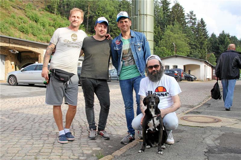 Jupiter Jones und Bandhund Edda nutzten die Zeit vor und nach ihrem Auftritt, um den Rammelsberg zu erkunden.  Fotos: Sowa