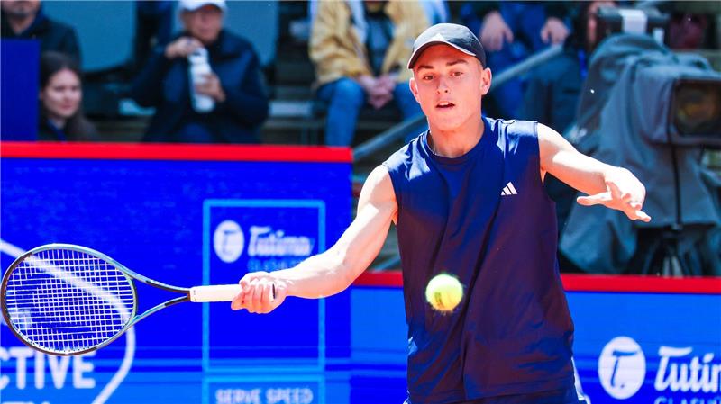 Nächster Rückschlag: Kranker Zverev in Hamburg früh raus Justin Engel scheidet in Hamburg trotz guter Leistung aus.