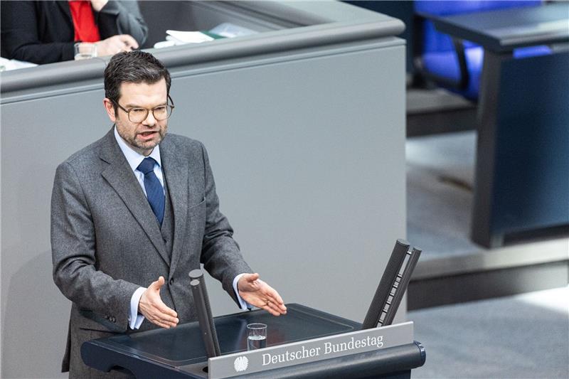 Buschmann: Lieferkettengesetz hat zu große Risiken Justizminister Marco Buschmann (FDP) will dem Lieferkettengesetzt der EU nicht zustimmen.