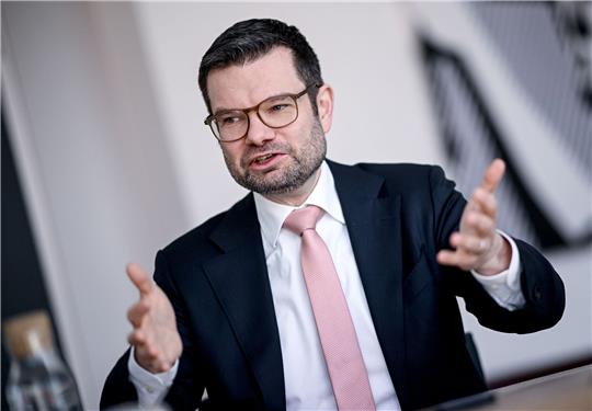Justizminister Marco Buschmann will Unfallflucht ohne Personenschäden entkriminalisieren.