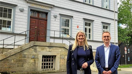 Justizministerin Dr. Kathrin Wahlmann zu Besuch im Amtsgericht bei Direktor Renning Duckstein.