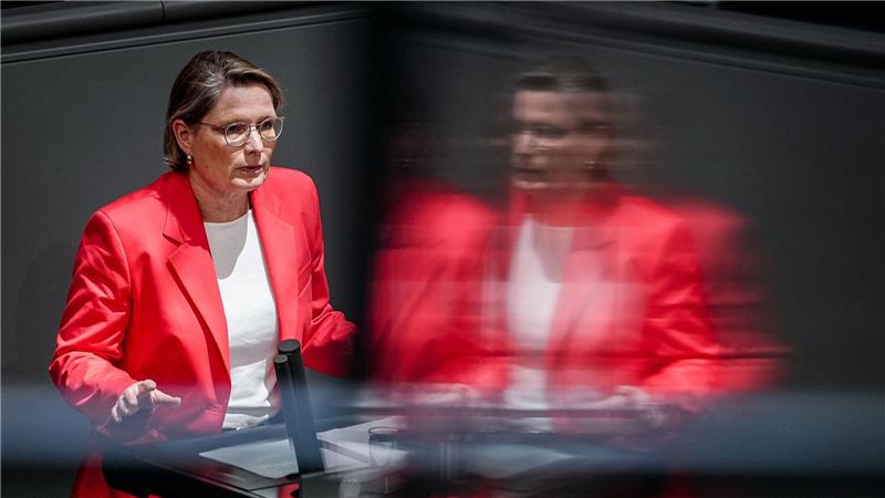 Justizministerin Stefanie Hubig (SPD) arbeitet an einem Gesetz zum Schutz vor digitaler Gewalt.