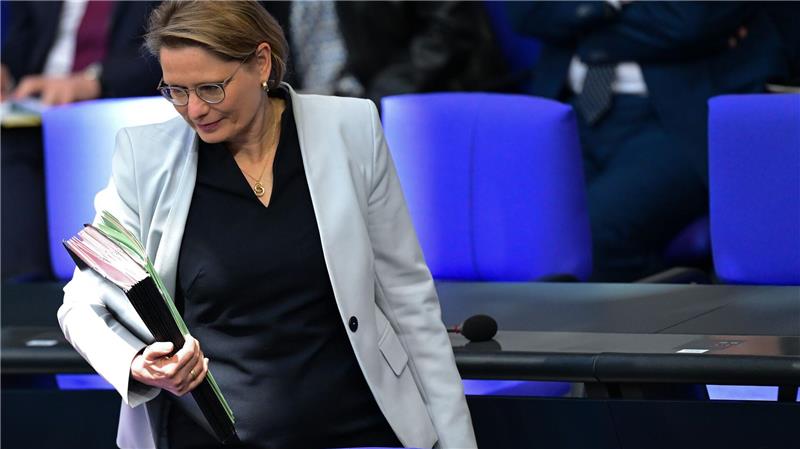Justizministerin Stefanie Hubig will mit Blick auf digitale Gewalt das Strafrecht nachschärfen. (Archivbild)