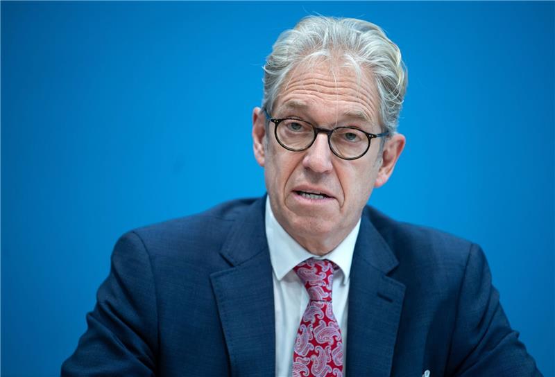 Kassenärztechef Gassen: „Deutlich zu viele Krankenhäuser” KBV-Chef Andreas Gassen: «Wir haben historisch deutlich zu viele Krankenhäuser mit in der Regel deutlich zu wenig Personal.»