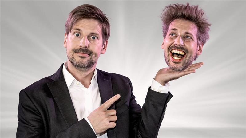 Kabarettist Daniel Helfrich nimmt sich gerne selbst auf die Schippe: Am 26. April ist er mit einem Solo-Programm im Kulturkraftwerk.