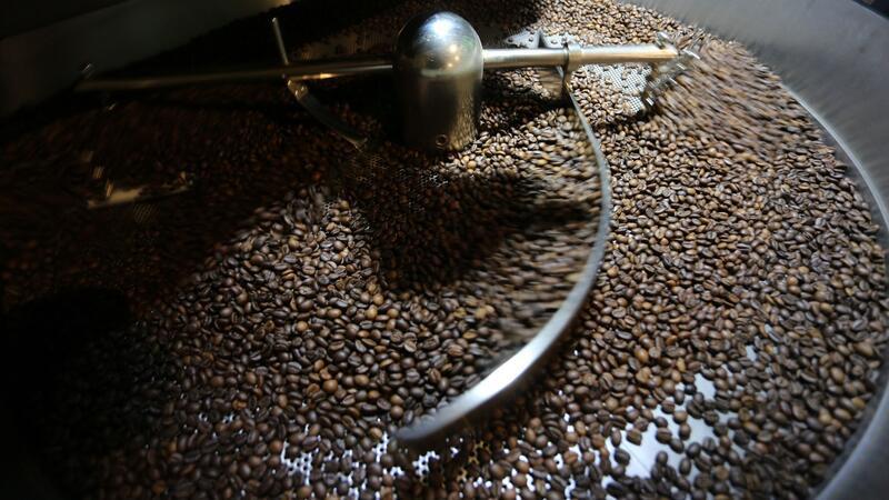 Barista-Anleitung: In 5 Schritten zum perfekten Espresso Kaffeeröstereien stellen oft exklusive Mischungen zusammen.
