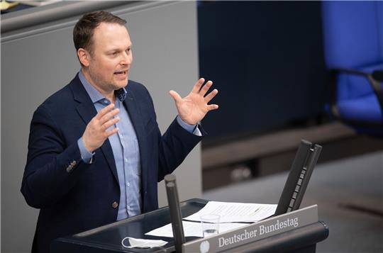 Kai Gehring (Bündnis 90/Die Grünen) spricht im Bundestag.