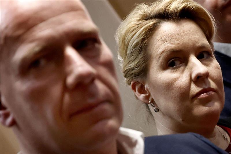 Wegner und Giffey: Klimaneutralität bis 2030 nicht möglich Kai Wegner (CDU), Berliner CDU-Landeschef, und Franziska Giffey (SPD), Regierende Bürgermeisterin von Berlin, äußern sich zum Volksentscheid für Klimaneutralität bis 2030.