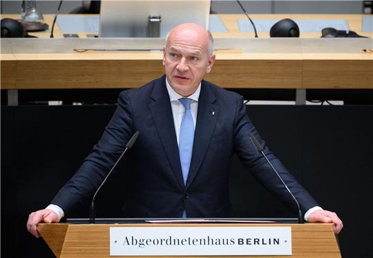 Kai Wegner (CDU), Regierender Bürgermeister von Berlin, im Berliner Abgeordnetenhaus.