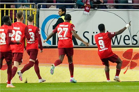 Kaiserslautern holte sich gegen Schalke die drei Punkte.