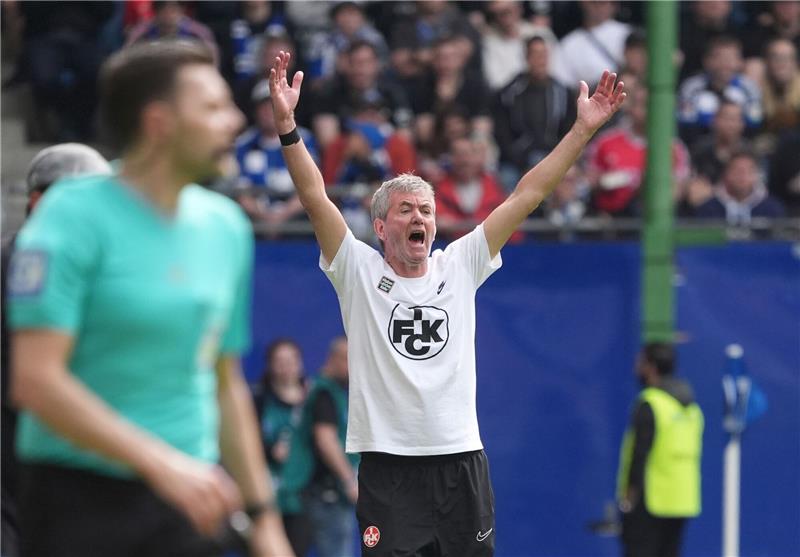 Die Sorge vor dem Absturz: Wer muss in die 3. Liga? Kaiserslauterns Trainer Friedhelm Funkel will den Abstieg in die 3. Liga vermeiden.