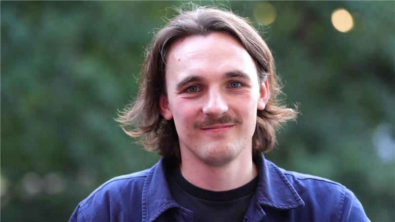 Kaleb Erdmann ist mit seinem Roman „Die Ausweichschule“ auf der Shortlist 2025 vertreten (Archivbild).