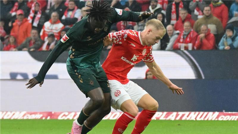 Mainz nach spätem Schock wieder ohne Sieg: 1:1 gegen Bremen Kam gegen den FSV Mainz 05 nicht zur Geltung: Werder-Stürmer Victor Boniface (l).