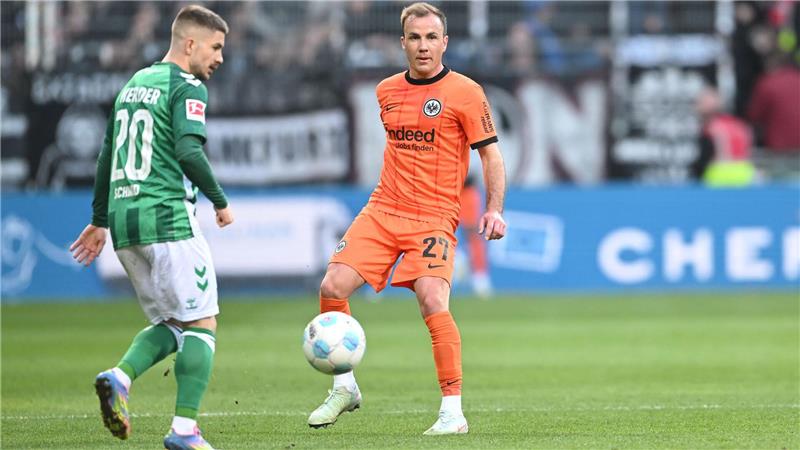 Dämpfer für ideenlose Frankfurter: 0:2 in Bremen Kam lange nicht ins Spiel: Frankfurts Weltmeister Mario Götze (r).
