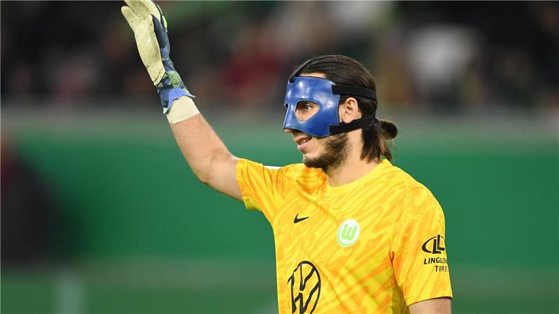 Kamil Grabara kehrt beim VfL Wolfsburg ins Tor zurück.