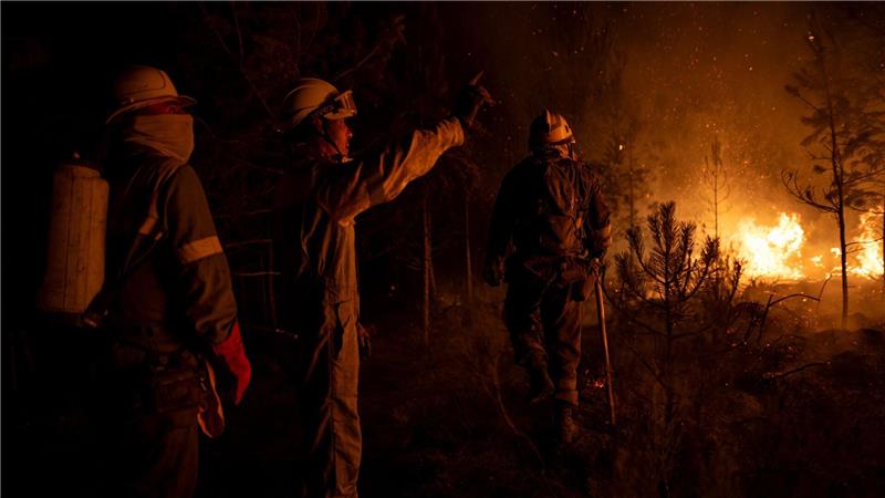 Kamp gegen die Flammen rund um die Uhr: Waldbrandbekämpfer in Spanien im Einsatz.
