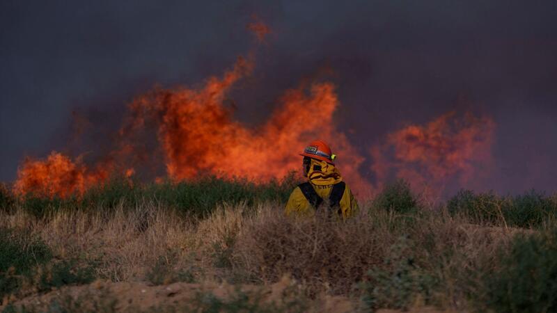 Hunderte kämpfen gegen Waldbrand in Südkalifornien Kampf gegen die Flammen in Kalifornien (Archivbild).