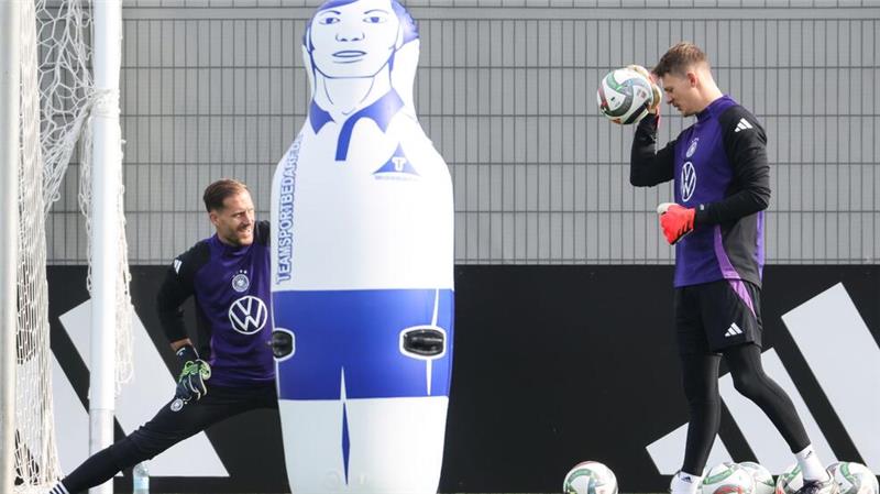Kampf ums DFB-Tor: Oliver Baumann (l) und Alexander Nübel (r.).