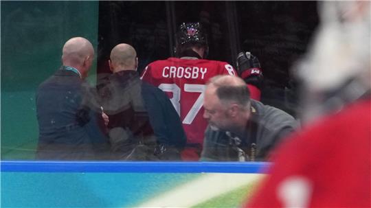 Kanadas Kapitän Sidney Crosby ging vorzeitig verletzt in die Kabine.