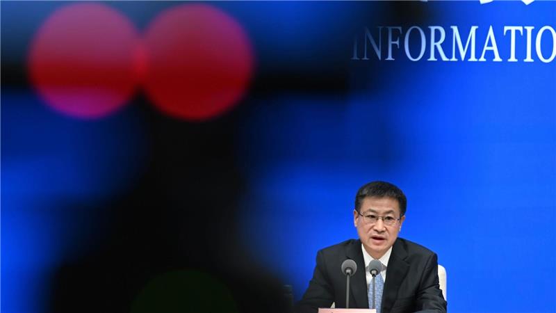 Kang Yi, der Direktor des Pekinger Statistikbüros, präsentiert die neuen Wachstumszahlen. 