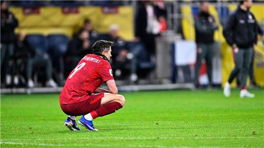 Kann das WM-Aus für Polen kaum fassen: Robert Lewandowski 