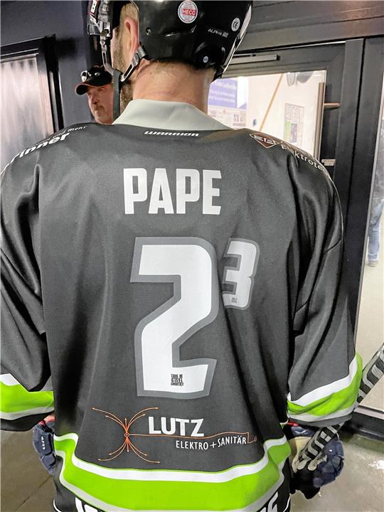 Kann man mal so machen: Diese ungewöhnliche Nummernkombination ziert das Trikot von Icefighters-Spieler Thomas Pape. Foto: Heine