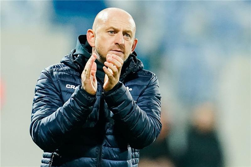 Zurückhaltung in 2. Liga - Nur Darmstadt mit großem Transfer Kann sich auf einen begehrten Neuzugang freuen: Lilien-Coach Torsten Lieberknecht.