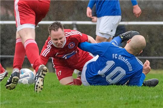 Kann sich einfach nicht berappeln: Der FC Othfresen hält seit dem zweiten Spieltag die rote Laterne in den Händen. Foto: Drechsler