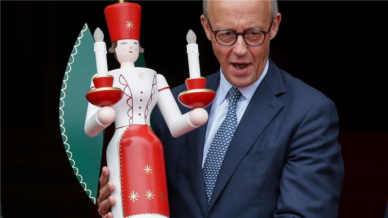 Kanzler Friedrich Merz (CDU) feiert mit Gattin, Kindern und Enkelkindern ganz traditionell Weihnachten. (Archivbild)