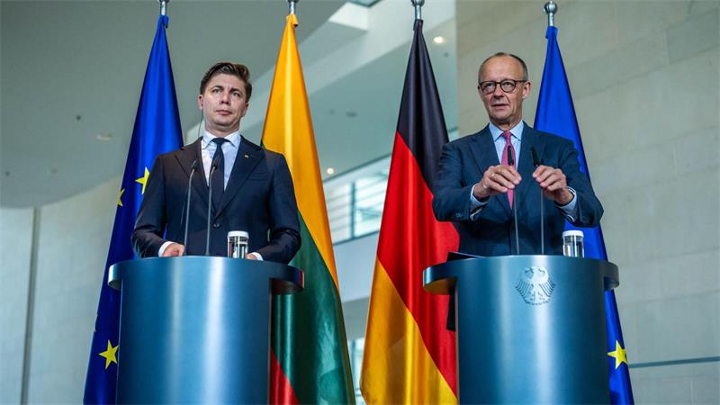 BND-Chef sieht Deutschland im „Schattenkrieg“ mit Russland Kanzler Friedrich Merz (CDU, r.) äußert sich bei einer Pressekonferenz mit dem litauischen Ministerpräsidenten Mindaugas Sinkevicius auch zur Bedrohungslage durch Moskau.