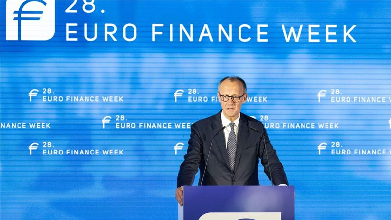 Kanzler Friedrich Merz (CDU) spricht sich für weniger Bankenregulierung in Europa aus (Archivbild)