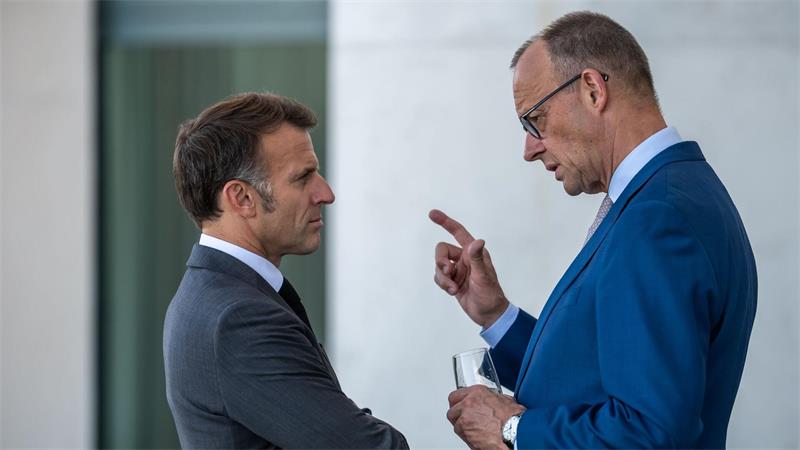 Europäer sichern Ukraine anhaltende Unterstützung zu Kanzler Friedrich Merz (CDU) und der französische Präsident Emmanuel Macron beim E5-Gipfel führender europäischer Staaten in Berlin.