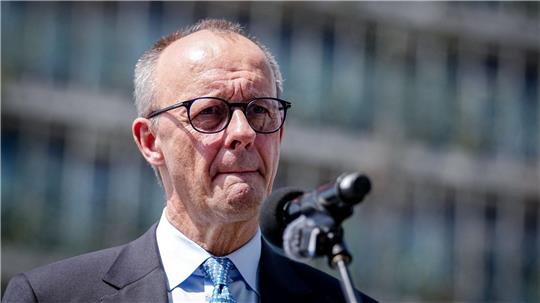 Kanzler Merz äußert sich in Indien mit deutlichen Worten zur Lage im Iran.