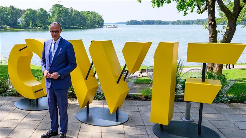 Kanzler Merz traf beim Ostdeutschen Wirtschaftsforum (OWF) im brandenburgischen Bad Saarow mit Unternehmensmanagern zusammen.