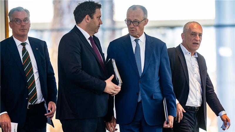 Merz will Stahlindustrie retten - auch mit Schutzzöllen Kanzler und Vizekanzler an einer Seite.