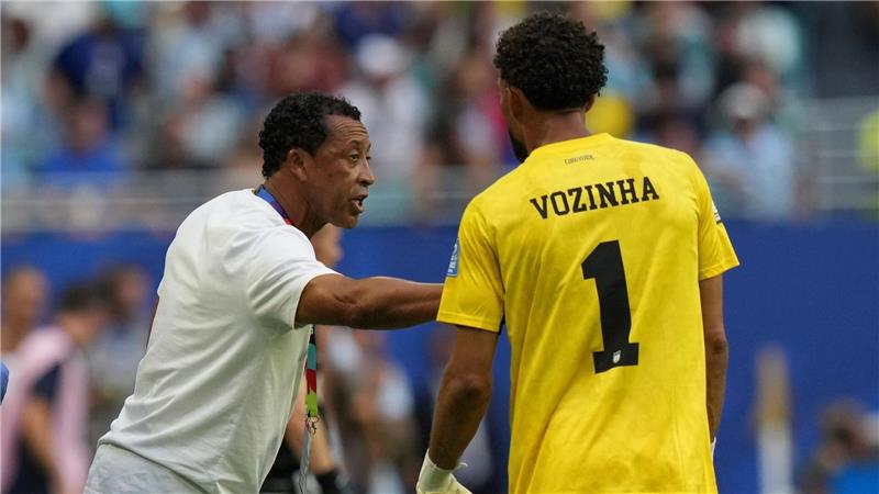 Kap Verdes Trainer Bubista und sein Torwart Vozinha.