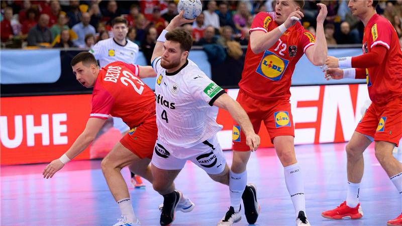 Sieg verschenkt: Handballer trotzdem weiter auf EM-Kurs Kapitän Johannes Golla fand immer wieder eine Lücke.