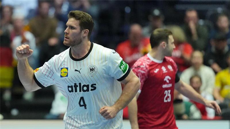 Sorgen um Knorr: Handballer mit Arbeitssieg gegen Polen Kapitän Johannes Golla übernahm immer wieder Verantwortung.