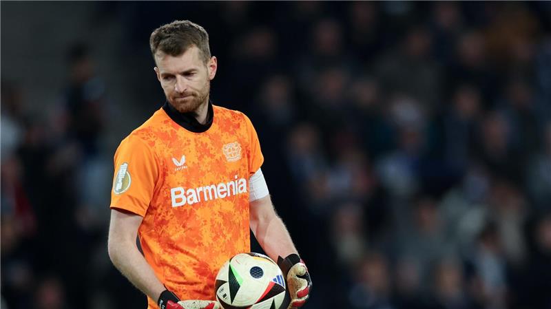 Tiefpunkt für Alonsos Doublesieger: „Wir haben es verkackt“ Kapitän Lukas Hradecky machte aus seiner Enttäuschung keinen Hehl.