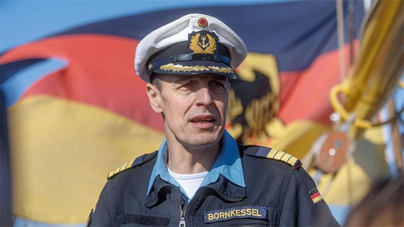 „Gorch Fock“ gewinnt Wettfahrt mit Schwesterschiffen Kapitän zur See Elmar Bornkessel