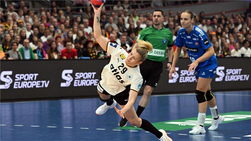 Kapitänin Antje Döll geht in jedem Spiel voran. 