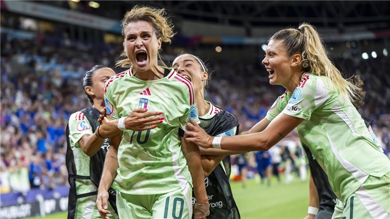 Nie wieder Autobahnraststätte: Italien setzt auf EM-Boom Kapitänin Cristiana Girelli traf im Viertelfinale doppelt und sorgte für Extase im Team.