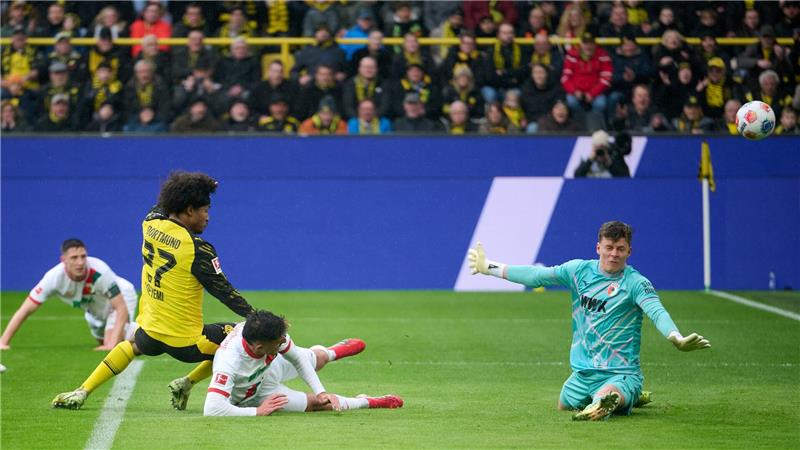 Souveräner Auftritt des BVB: Dortmund schlägt Augsburg Karim Adeyemi ließ die Dortmunder Fans früh jubeln.