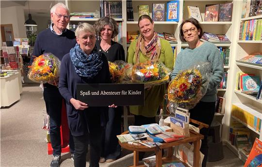 Karl-Heinz Krückert (v.l.), Andrea Haniak, Sonja Weber, Nadine Ludwig und Berit Nachtweyh organisieren die Jugendbuchwoche.
