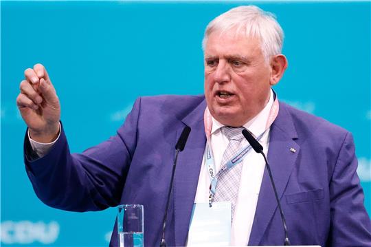 Karl-Josef Laumann spricht beim CDU-Bundesparteitag.