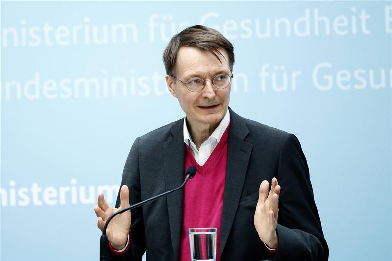 Lauterbach: Kita-Schließungen waren nicht nötig Karl Lauterbach (SPD), Bundesminister für Gesundheit, bei der Vorstellung der Corona-Kita-Studie zu den Auswirkungen der Corona-Pandemie auf Kinder und Jugendliche. Foto: Carsten Koall/dpa