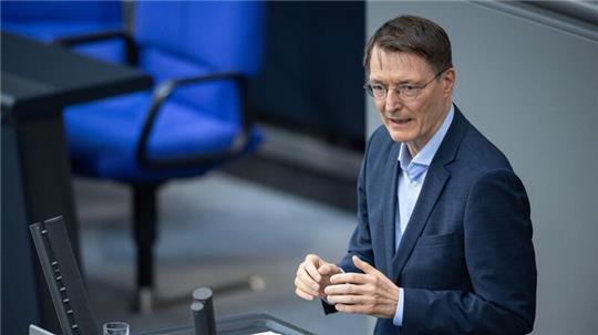 Karl Lauterbach betont, dass für Jugendliche der Konsum verboten bleibe.