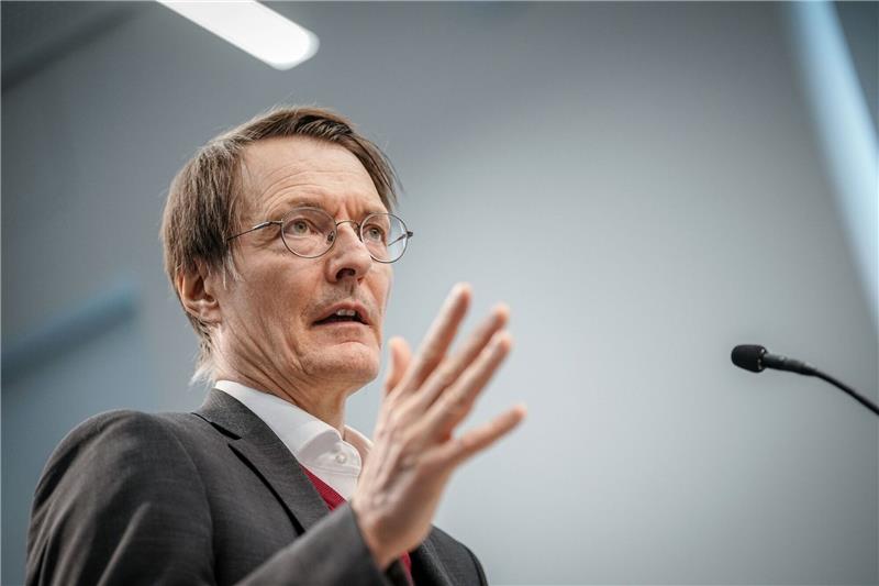 Karl Lauterbach ist nicht erfreut über Gerhard Schröders Freundschaft zu Wladimir Putin.