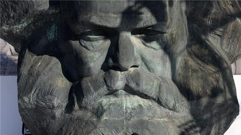 Anmut sparet nicht noch Mühe Karl-Marx-Monument in Chemnitz:In seiner Utopie aus Armut und Feudalismus des 19. Jahrhunderts heraus hat Karl Marx bestimmt nicht an Systeme wie in der DDR gedacht.