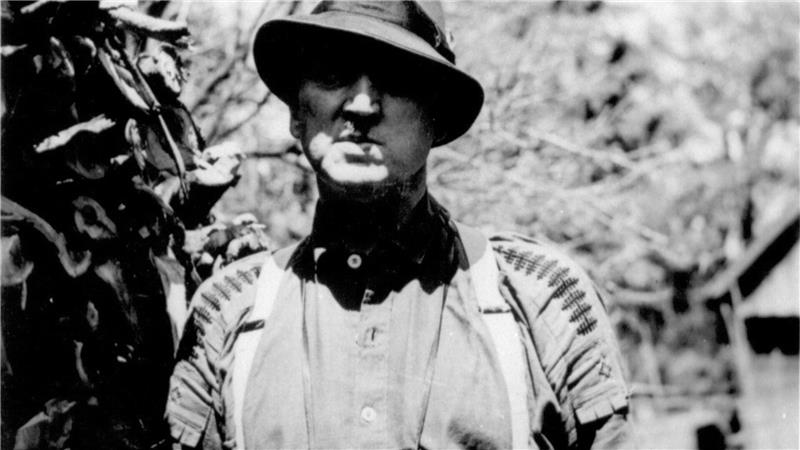 Karl Reinecke-Altenau präsentiert sich 1939 in seiner Tracht.